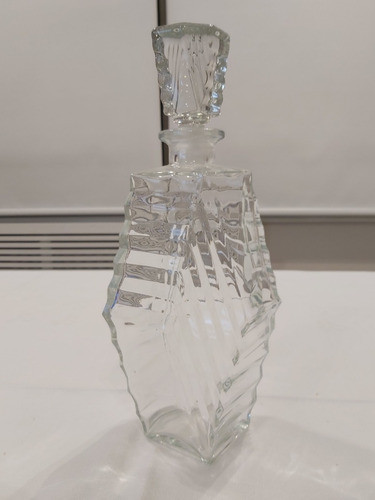 Botellón De Vidrio Tallado Con 4 Copitas 1