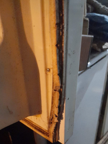 Heladera Antigua Con Detalles Tapa Congelador Y Burlette 1