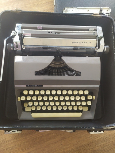 Antigua Máquina De Escribir Gabriele 35 0