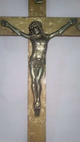 Crucifijo De Madera Y Nacar Con Cristo De Metal 1