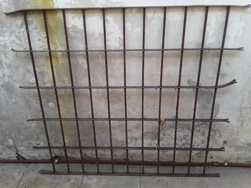 Reja Hierro Var. Cuadrada 161x139 6 Soportes. Diseño Fuerte 1