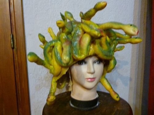 Mascara En Latex. Peluca De Medusa. 1