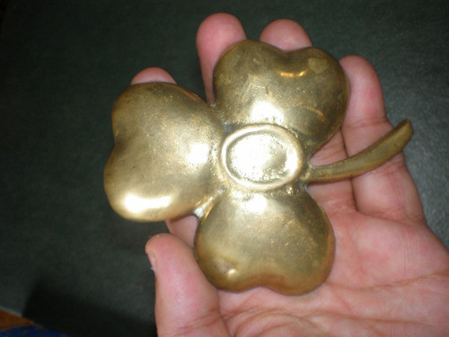 Cenicero De Bronce Con Forma De Trebol 1