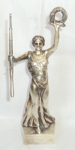Antigua Figura Bronce Mujer Rifle Corona En Mano Trofeo B50 0