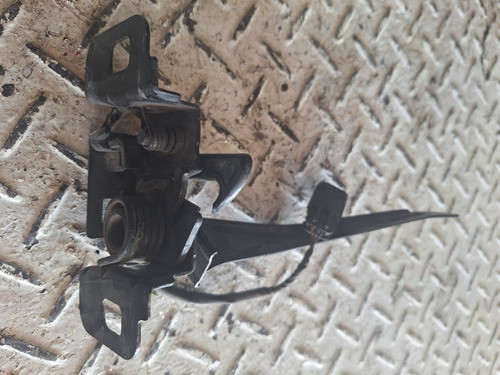 Cerradura Capot Chevrolet Tracker 13/17 Original 1