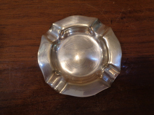 Antiguo Cenicero De Metal Blanco 1