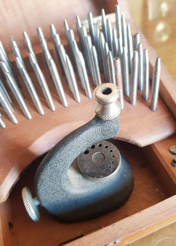 Punzonera Para Relojeria Antigua Con Estuche Madera 1