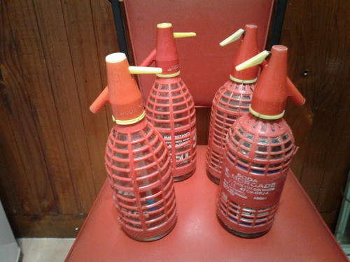 Antiguos Sifones Rojos Y Amarillos Decoracion Bar Resto Uno 0