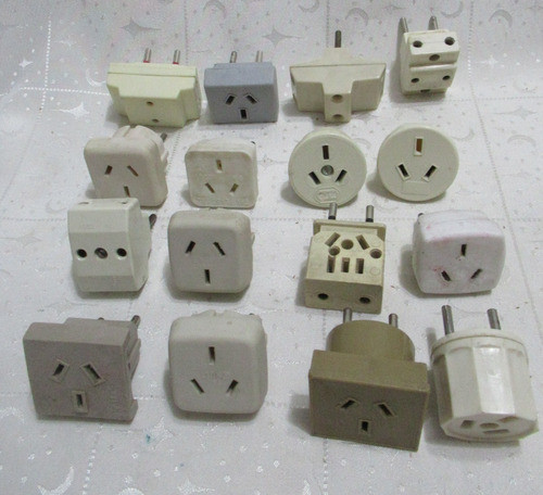 Lote 24 Enchufes Varios Modelos Diseños 1