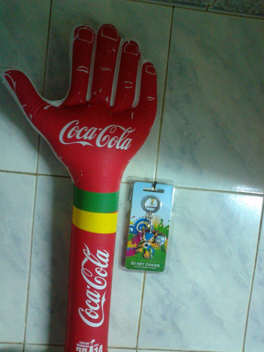 Coleccionable Coca Cola Mano Y Llavero Brasil 2014 0
