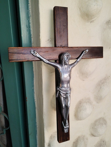 Cruz Crucifijo Madera De Colgar Cristo Plateado 45 Cm 1