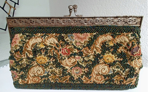 Antigua Cartera Brocato Y Mostacilla 22 X 12 Cms 0