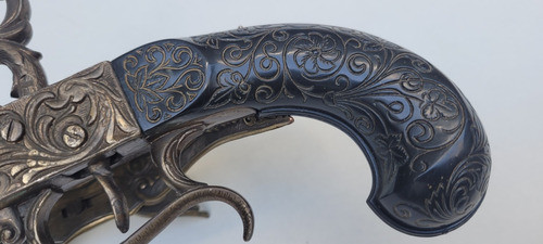 Replica De Pistola Antigua Con Base En Bronce 1