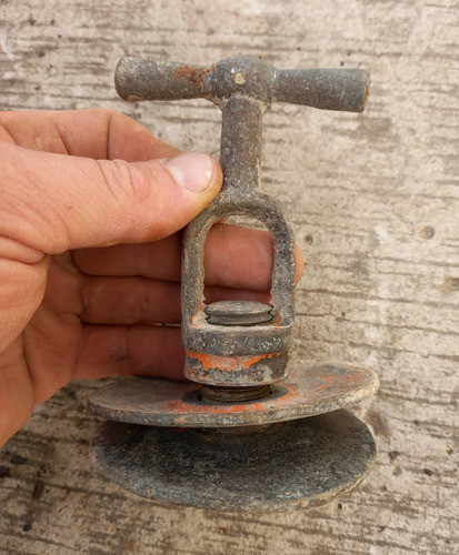 Antigua Prensa De Bronce Redonda Rara C/gusano 8,8 X 11,3 0