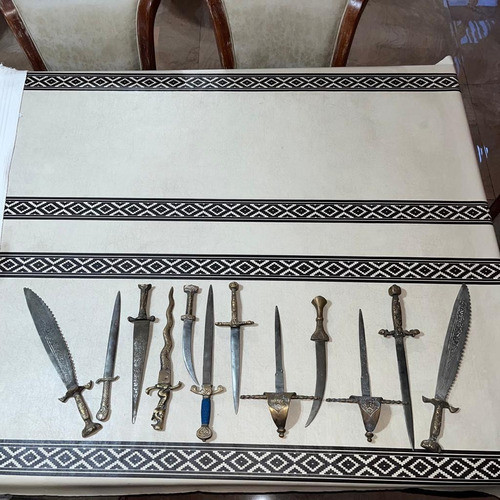 Imitación De Antiguas Dagas De Distintos Países 1