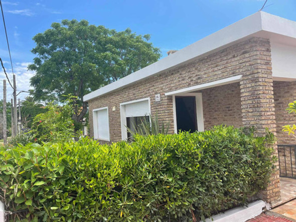 Alquilo Piriapolis Linda Casa Nuevita En Pleno Centro A 4 De La Playa 2 Dormitorios Amplios Garage Cerrado Aire Estufa A Lena ,lindo Jardin Totalmente Equipada Para 6 Personas 0