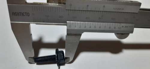 Tornillo Opticas Delanteras Kia Carnival 06-24 Original 1