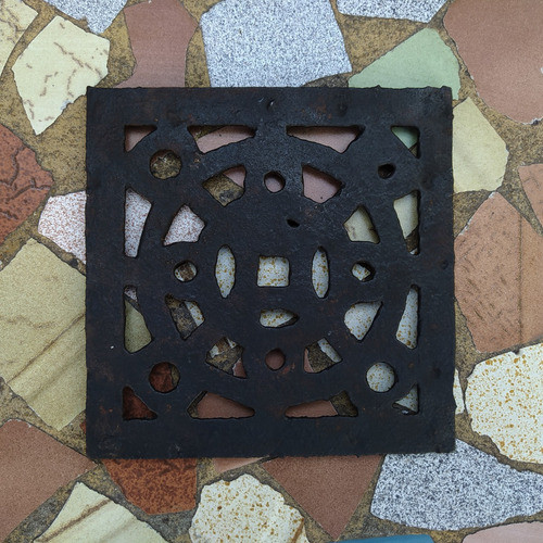 Rejilla Antigua De Fundición De Hierro 1