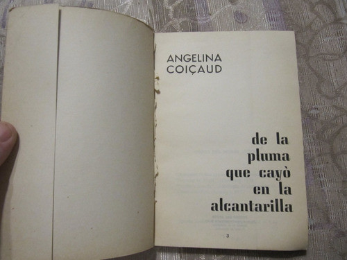 De Una Pluma Que Cayo En La Alcantarilla - Agelina Coicaud 1