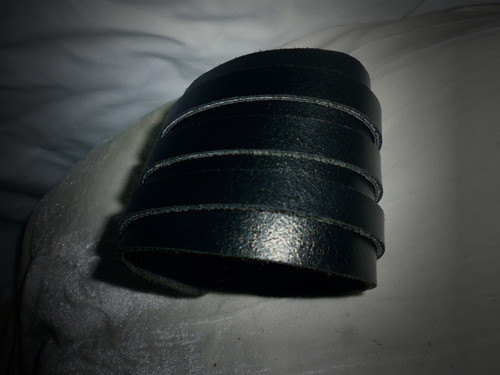 Pulsera Cuero Negra 1