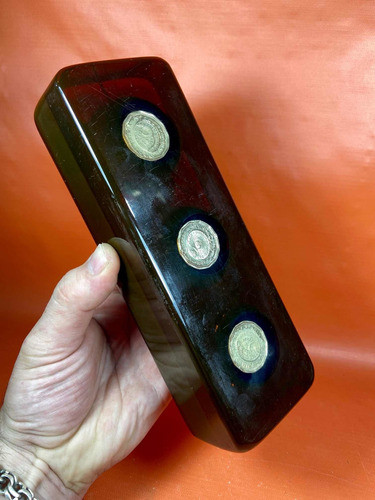 Raro Pisapapeles De Resina Con Monedas Patrias 1964 0