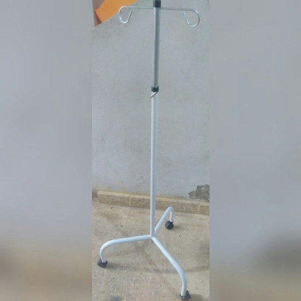 Porta Suero De Pié Trípode Con Ruedas 1