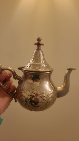 Jarra Marroquí Sellada. Antiguedad. Única. Metal. Con Tapa.. 1