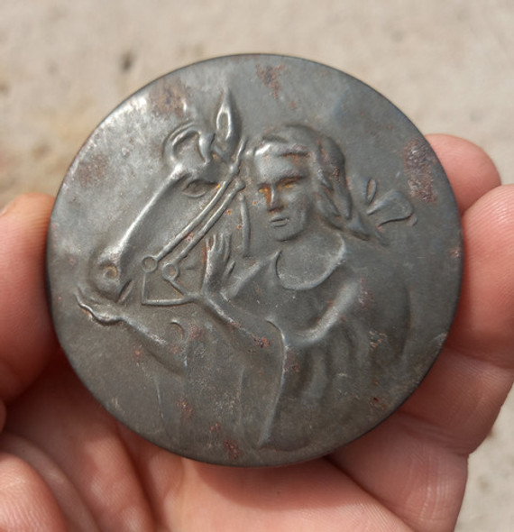 Lata Chapa Redonda Chatita C/relieve Caballo Mujer Flores 0