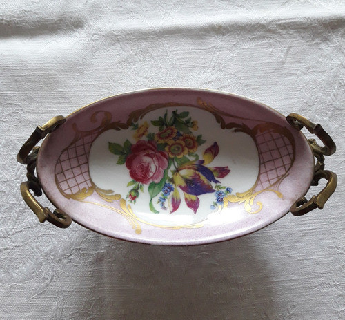Bello Objeto Decorativo En Porcelana Con Asas De Bronce 0