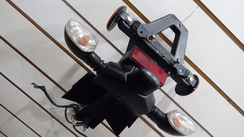 Vendo Colín Porta Pat. Yamaha Fz 25. Buen Estado . Consulte 1