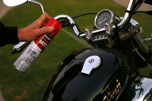 Silicona Brillo & Proteccion Penetrit Moto 212gr/360cm3 1