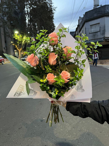 Ramo De 6 Rosas Rojas - Flores Naturales A Domicilio 1