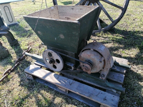 Moledora De Uva Eléctrica Antigua 1