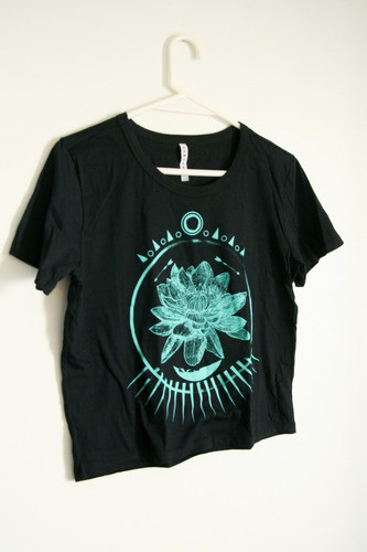 Remera Serigrafia Flor Negra 1