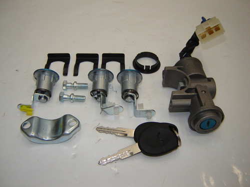 Cilindros Con Llaves Chevrolet N300 *juego* (con Carcaza) 1