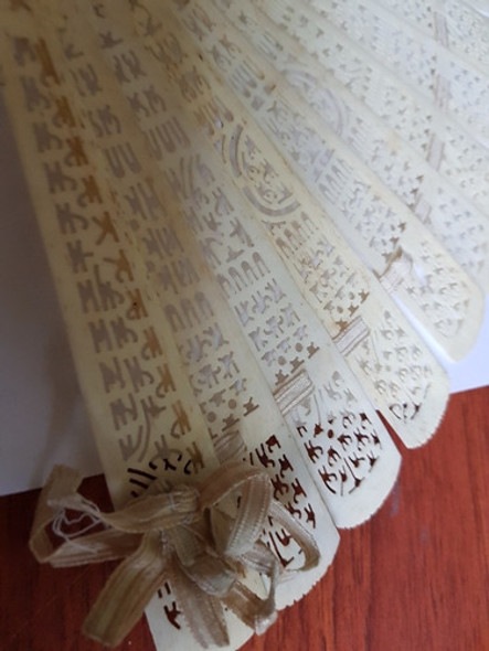 Abanico Antiguo Con Detalles 1