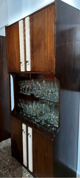 Mueble De Madera Con Vitrina 1