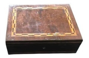 Antiguo Cajon De Guardado En Madera Tallada 0