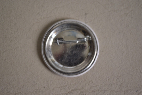 Hermoso Pin De Jurassic Park Color Blanco 36 Mm 1