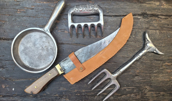 Set Parrilla Asado Provoletera Garra Oso Toro Cuchilla Bowie 1