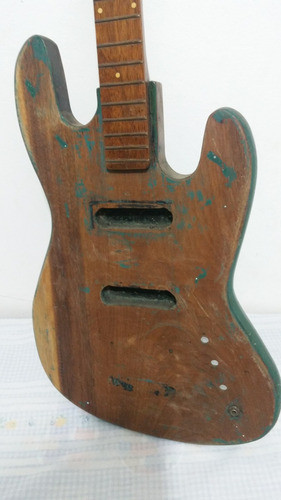 Guitarra De Madeira Envernizada 0