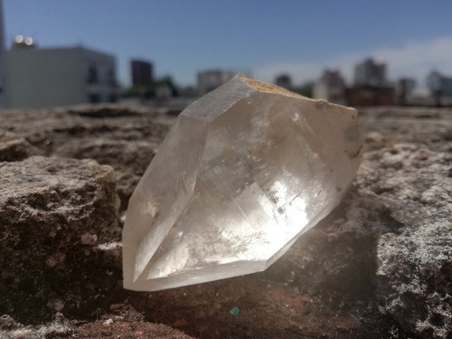 Pico Cuarzo Cristal Con Inclusion De Mica 7x4x3,5cm Gemos 1