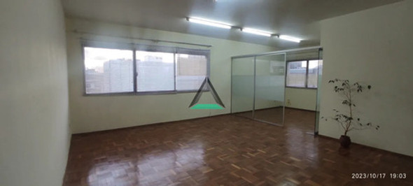 Alquiler Oficina Misiones Y Rincon. Muy Luminosa Bien Ubicada 0