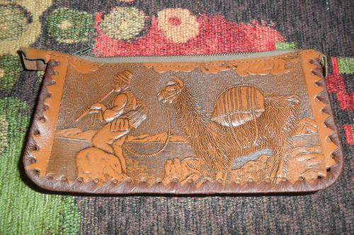 Cartuchera Cartera Cuero Repujado Relieve Coya Llama Guanaco 0