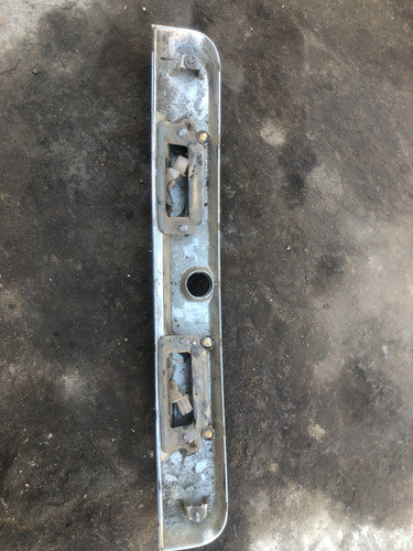Embellecedor O Logo Portón Trasero Renault Duster 2015 1