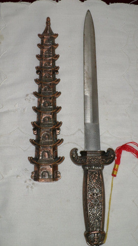 Bella Espada Decorativa China Metal Cobreado Con Pagodas 0