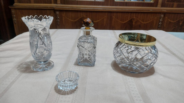 Antiguo Juego Perfumero Polvera Jabonera  Florero En Cristal 0
