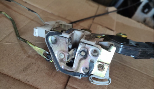 Cerradura De Puerta Trasera Derecha Byd F0 (consultar Stock) 0