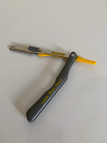 Navalhete Feather Nape Razor 1