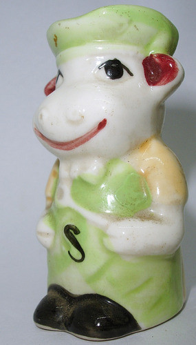 Salero Porcelana Iberia Vaquita 7x3.5cm 1